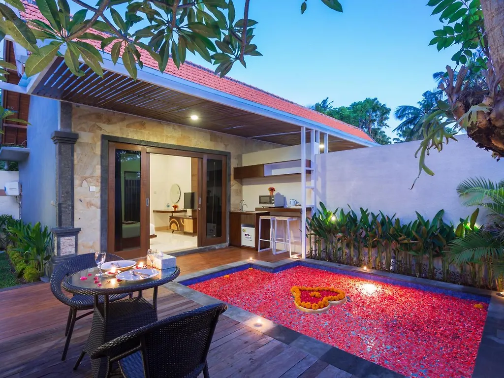 Paisa Villa Seminyak - exterior and pool