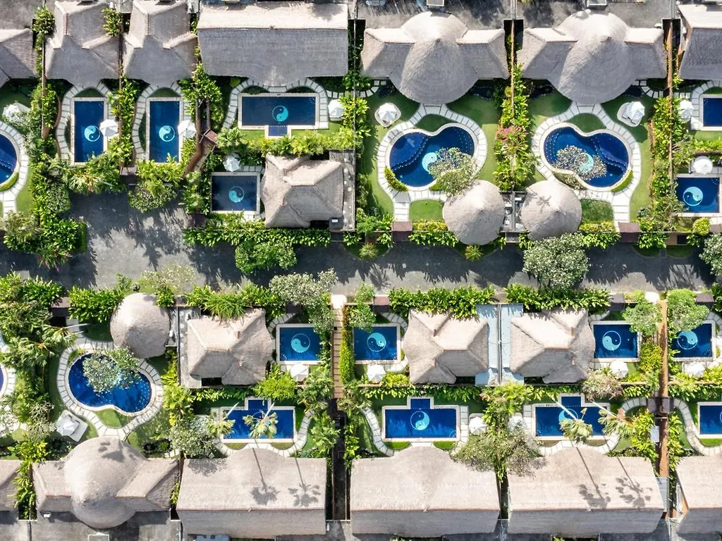 Impiana Private Villas Seminyak - exterior and pool