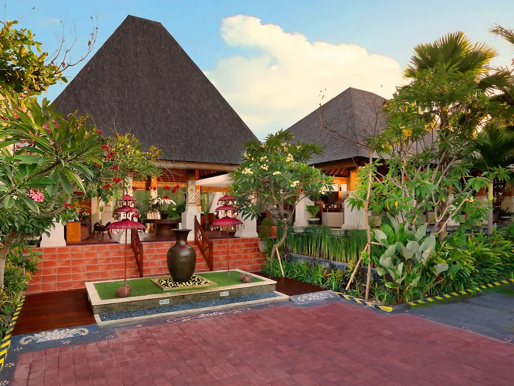 Villa Kayu Raja, Seminyak - pool and gardens