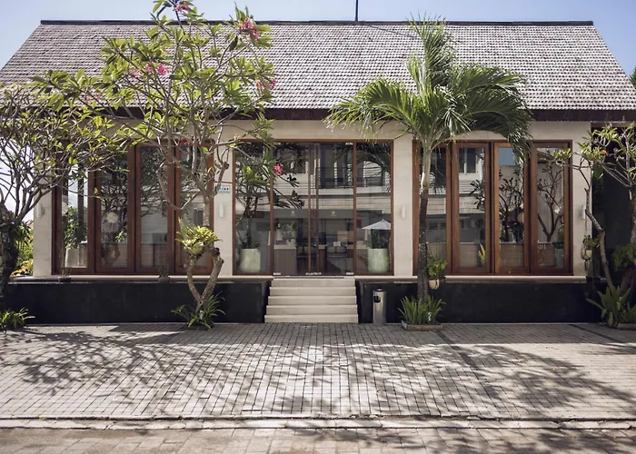 Astera Villa Seminyak - Villa exterior 3